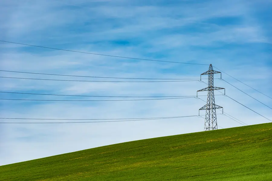 Yüksek gerilim enerji iletim hattı direkleri