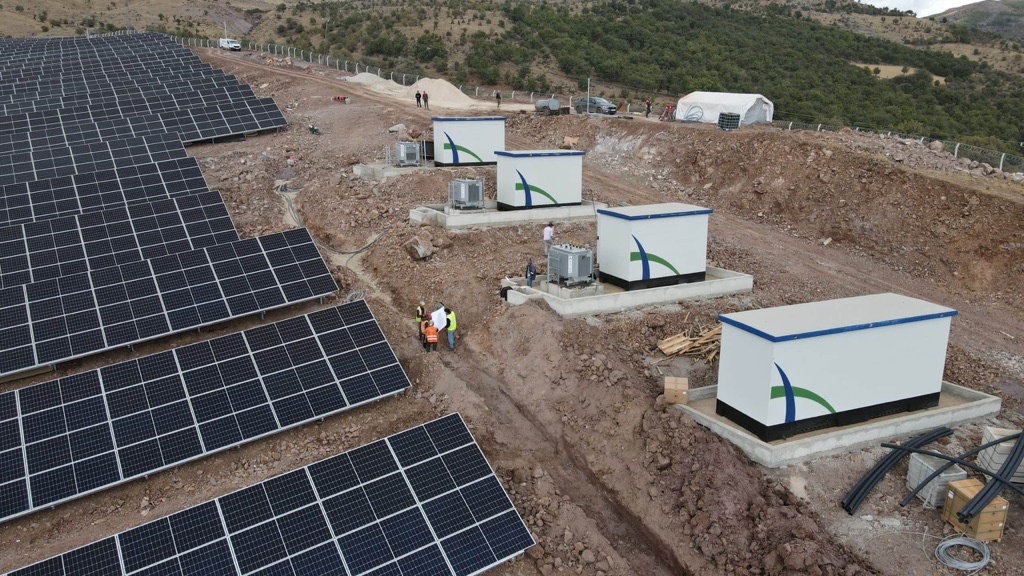Doğuş Çay GES 4 — Şebinkarahisar'daki arazi tipi güneş enerjisi santralinden görünüm 2