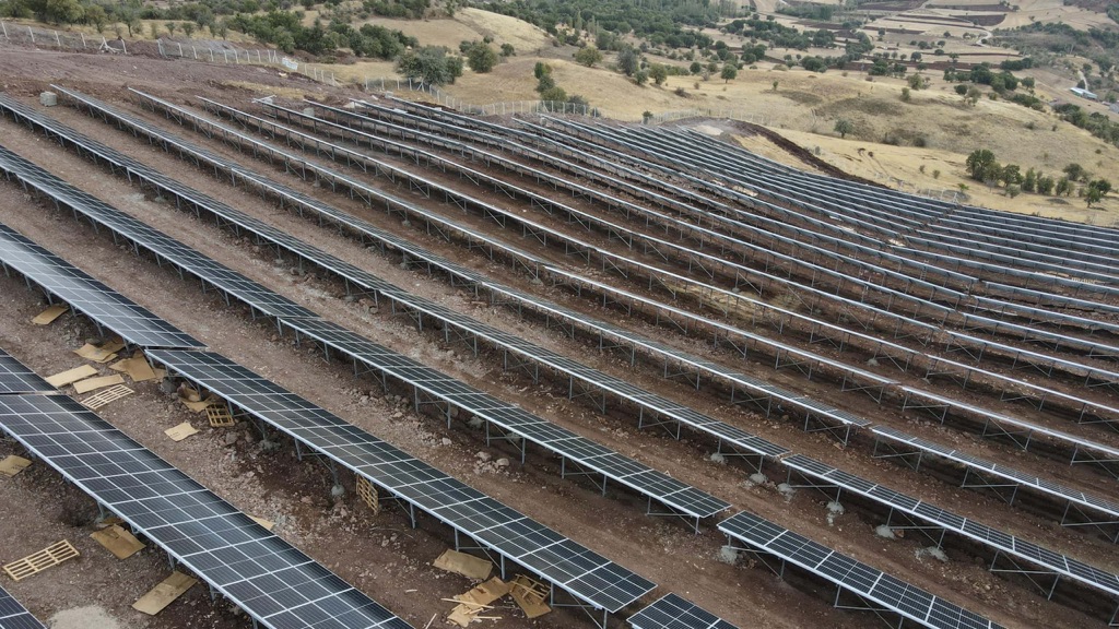 Doğuş Çay GES 4 — Şebinkarahisar'daki arazi tipi güneş enerjisi santralinden görünüm 5